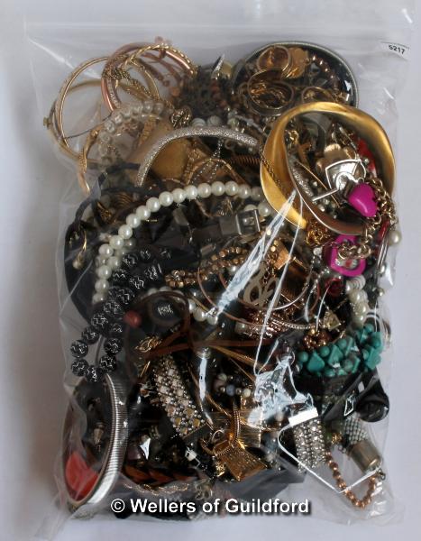 *Bag of costume jewellery, gross weight 1.90 kilograms (Lot subject to VAT)