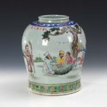 Gedrungene Vase mit spielenden Figuren. China, Porzellan. Gemarkt Daoguang (1821 - 1850).