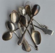 A collection of various teaspoons etc. Approx. 137