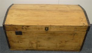 A pine dome top trunk. Est. £30 - £50.