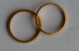 Two 18 carat plain wedding bands. Approx. 5 grams.