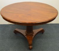 A small round tilt top table. Est. £30 - £50.