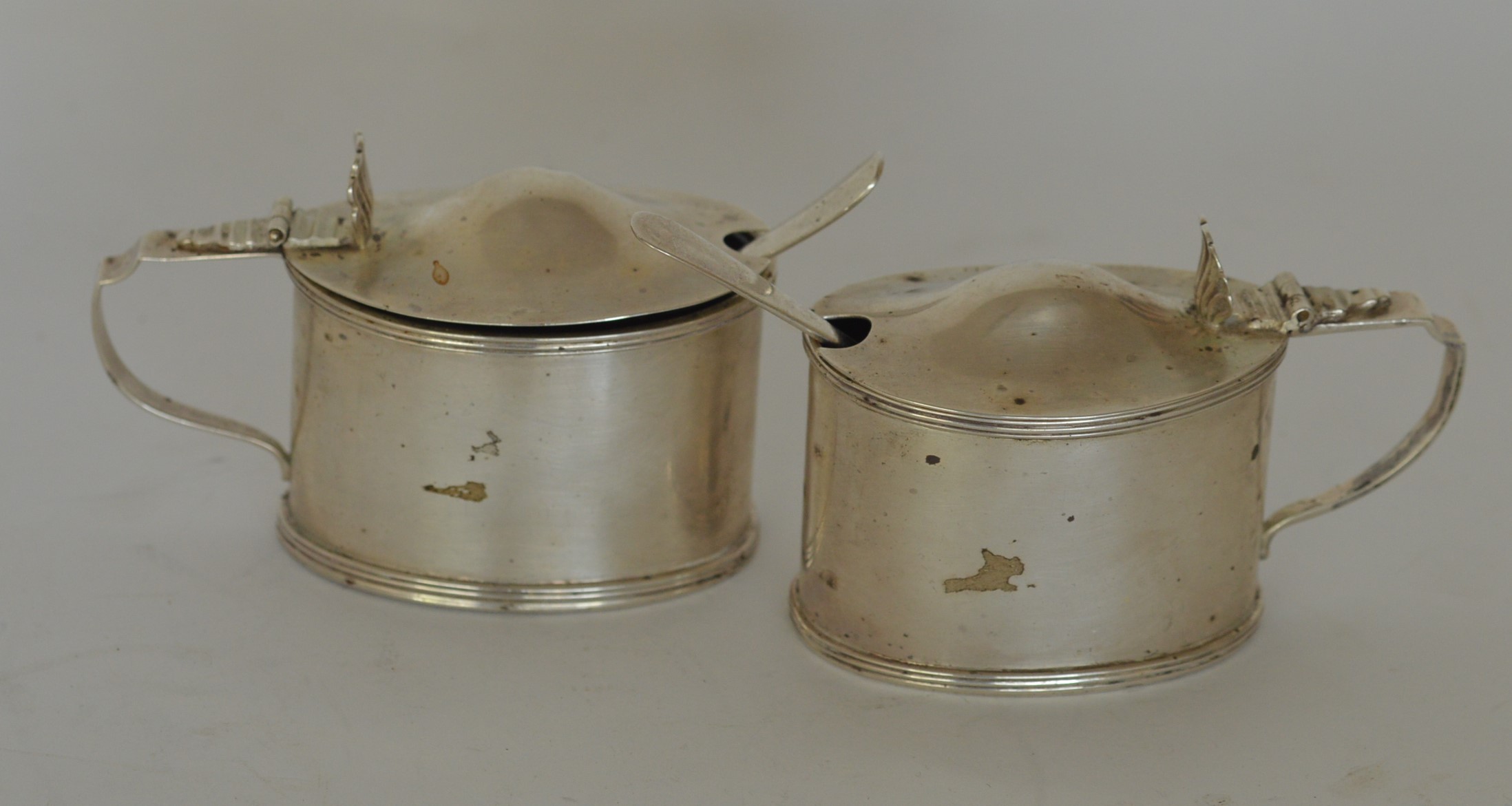 A pair of good boat shaped mustards with BGL and h