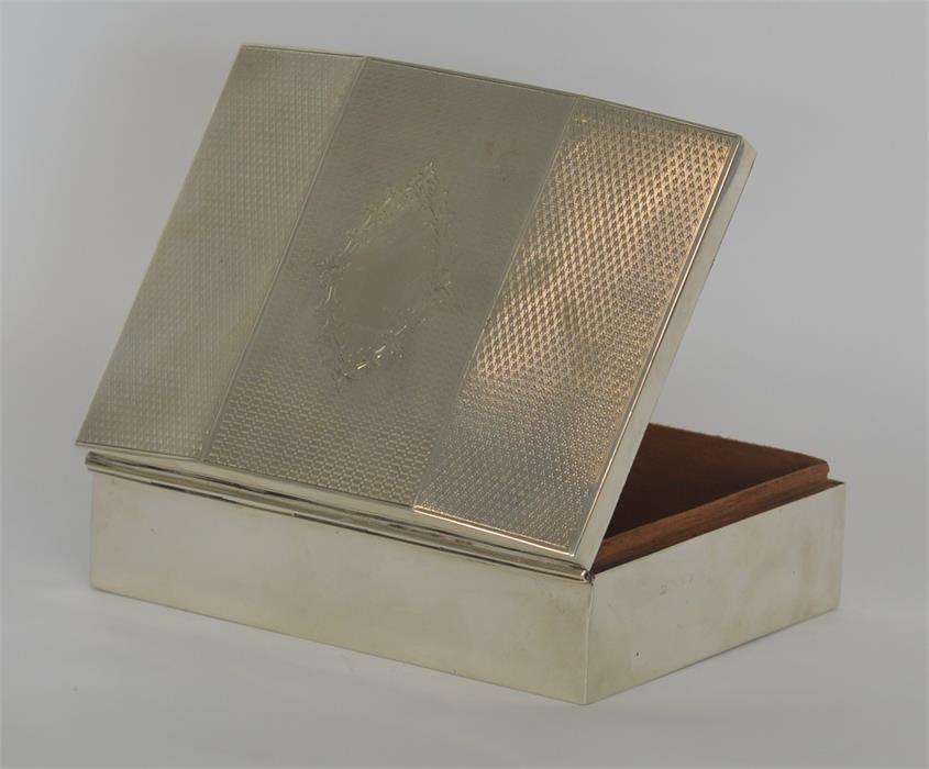 A large engine turned cigarette case with hinged t - Image 5 of 6