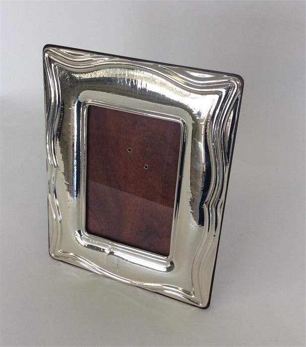 A large modern silver picture frame of wavy design - Image 3 of 3