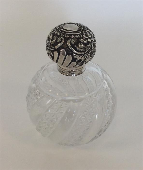 A hobnail cut scent bottle with hinged top, decora - Image 2 of 3