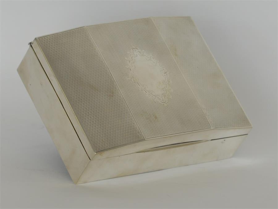 A large engine turned cigarette case with hinged t - Image 4 of 6