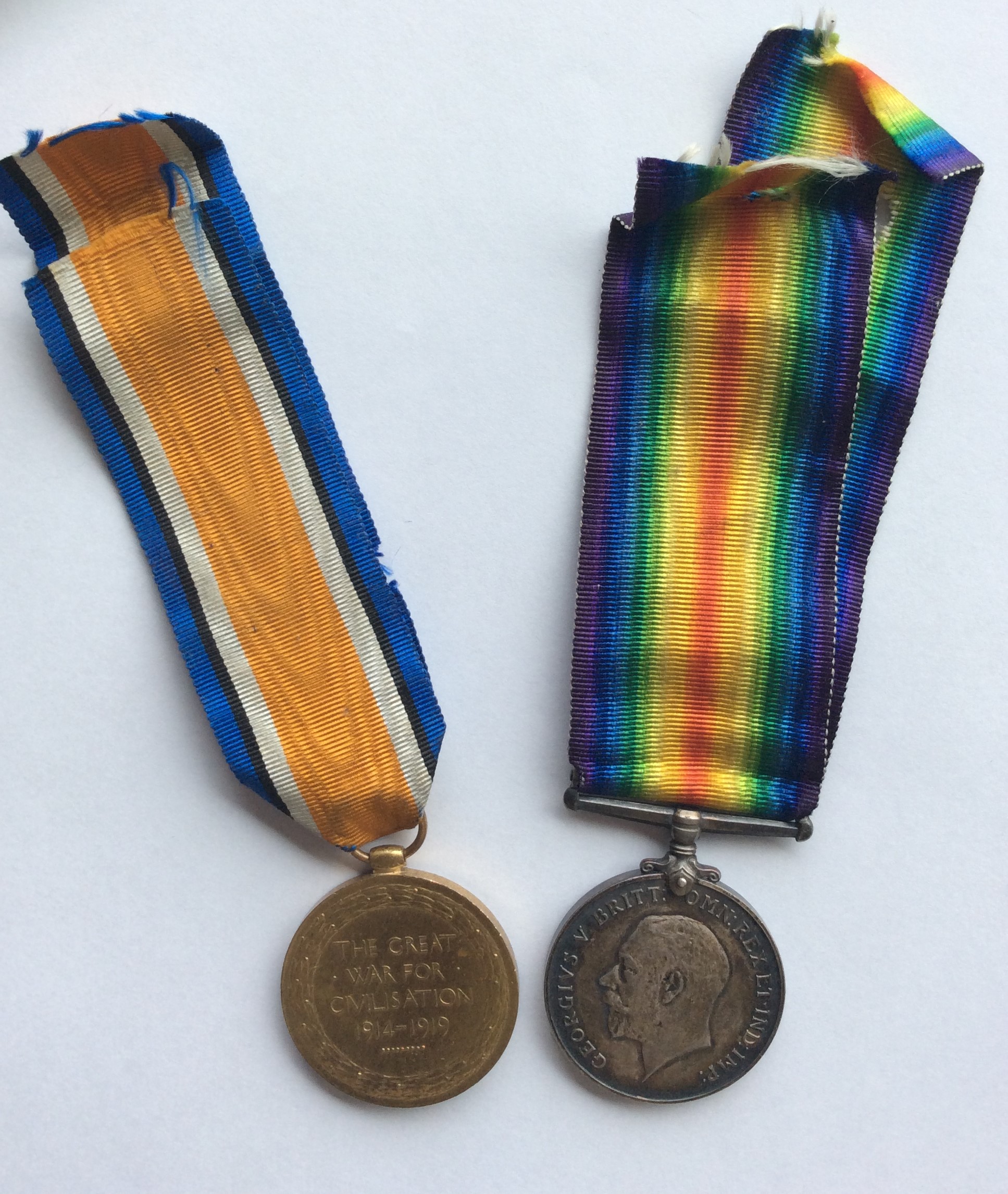 WAR MEDALS: A pair of World War I medals to 461421