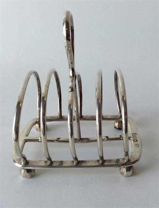 A good quality five bar toast rack on ball feet wi - Image 2 of 2