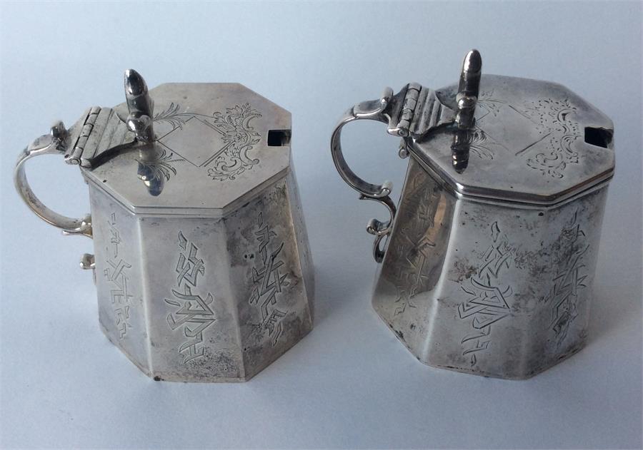 A pair of mustards with hinged top and Oriental de