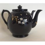 An unusual double spouted teapot. Est. £20 - £30.