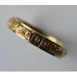 A good Antique keeper ring with hinged sides revea
