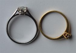 A good diamond single stone ring in white gold cla