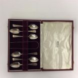 A good boxed set of Georgian OE teaspoons together