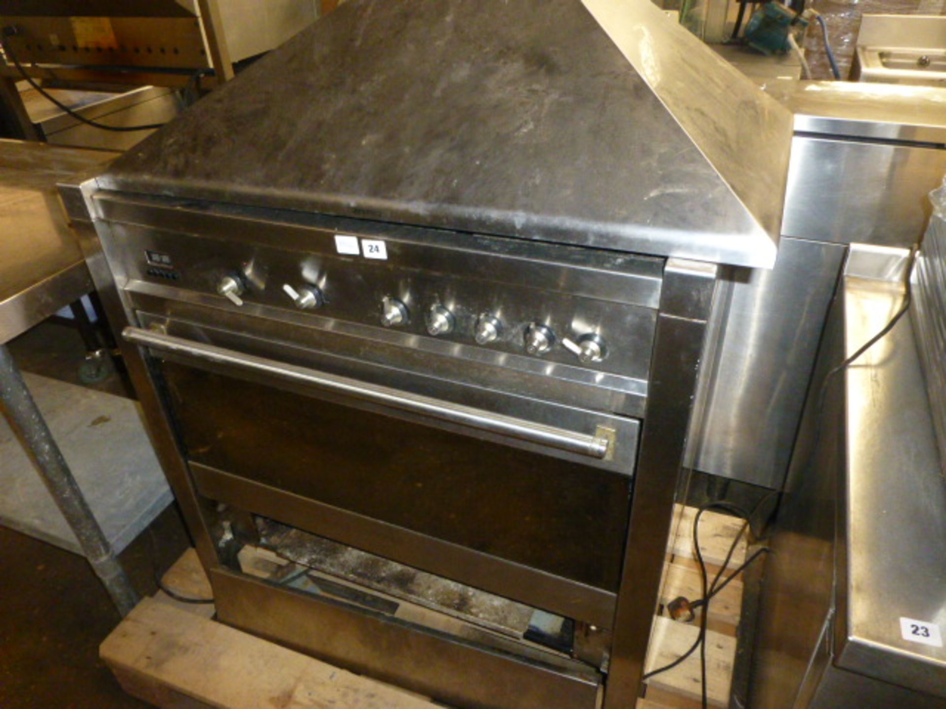 90cm gas Smeg domestic range cooker with matching hood