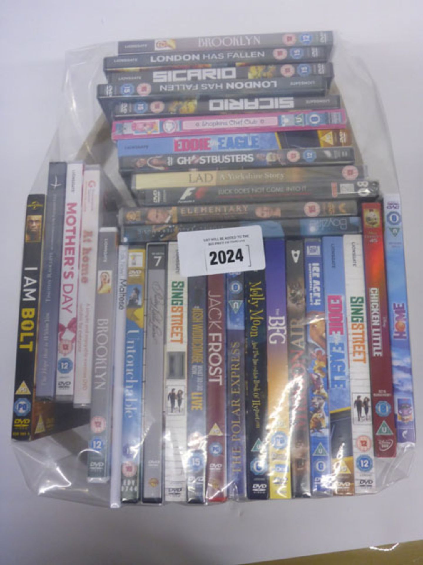 Bag containing 32 various DVD film titles