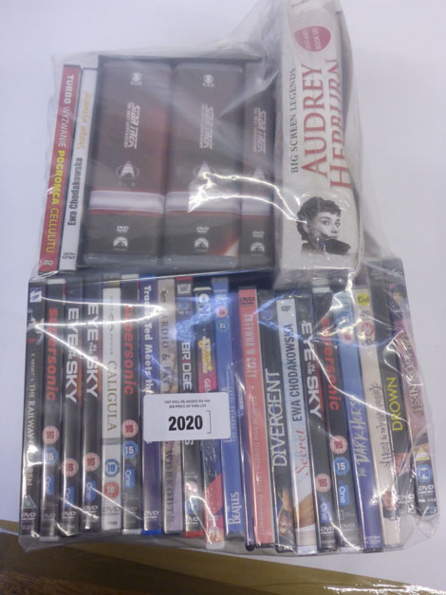 Bag containing 25 various titled DVD films
