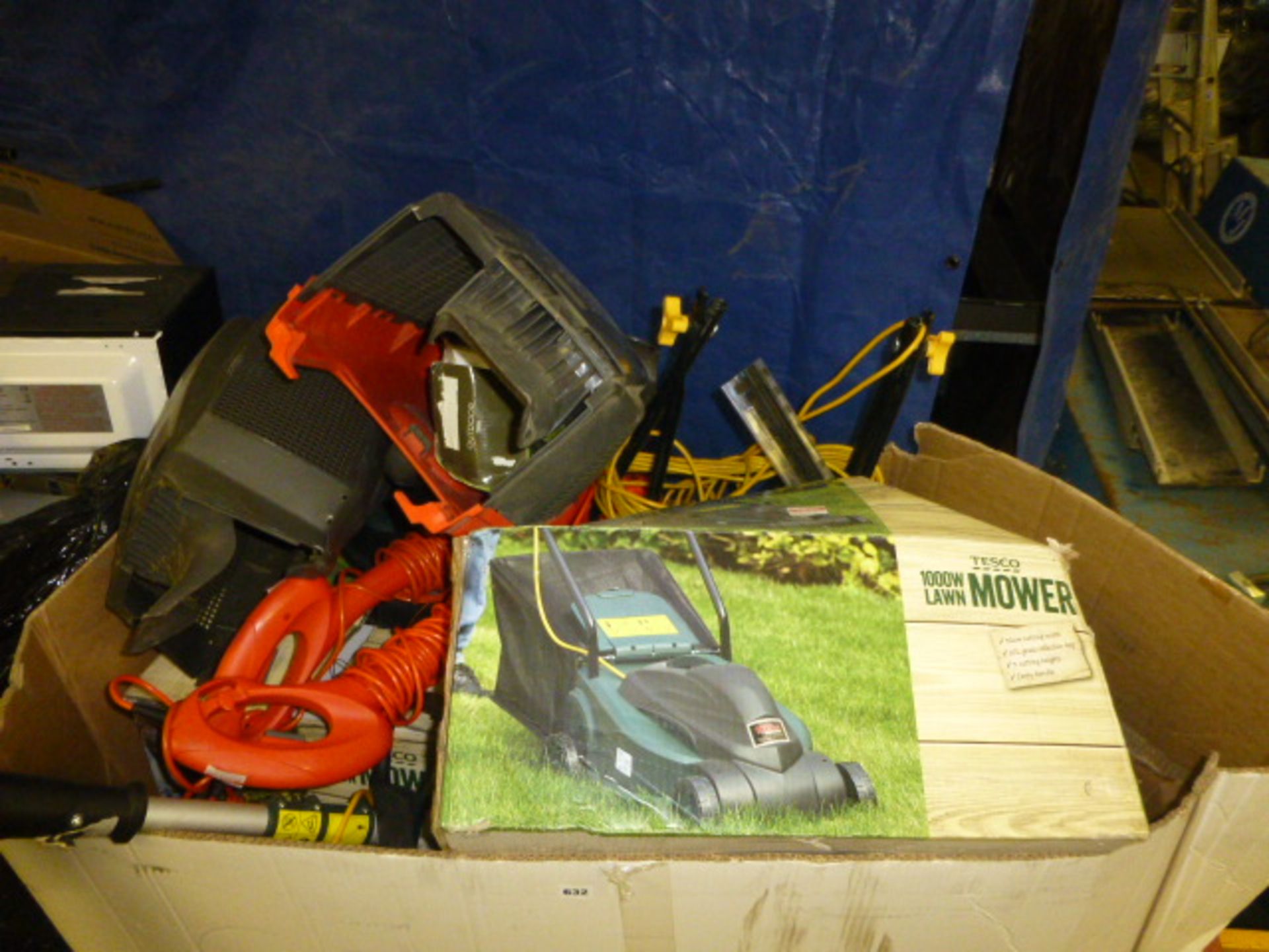 Pallet of failed electric test retail return items to include vacuum cleaners and garden tooling (