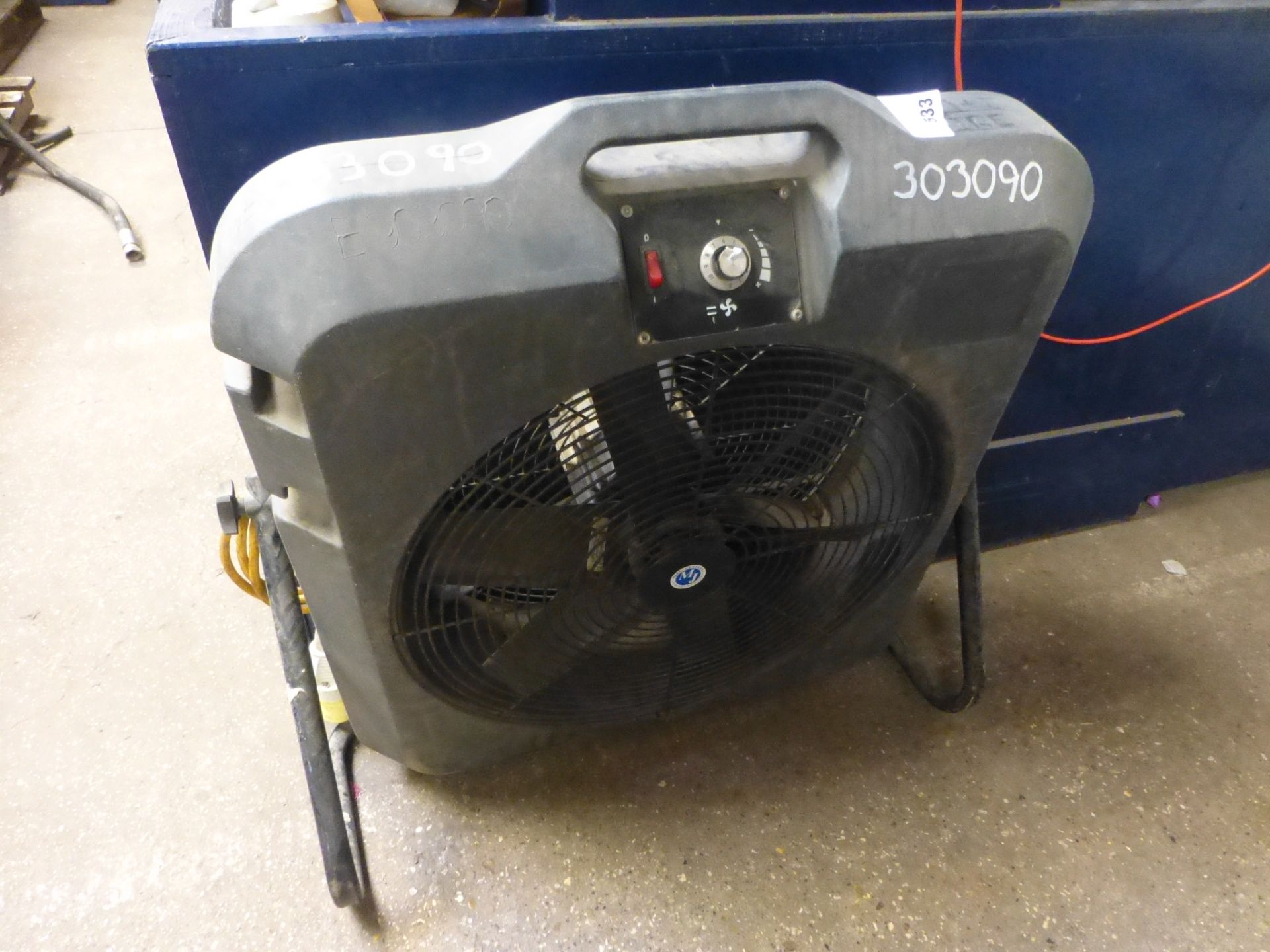 (80) Floor standing commercial fan (303090)