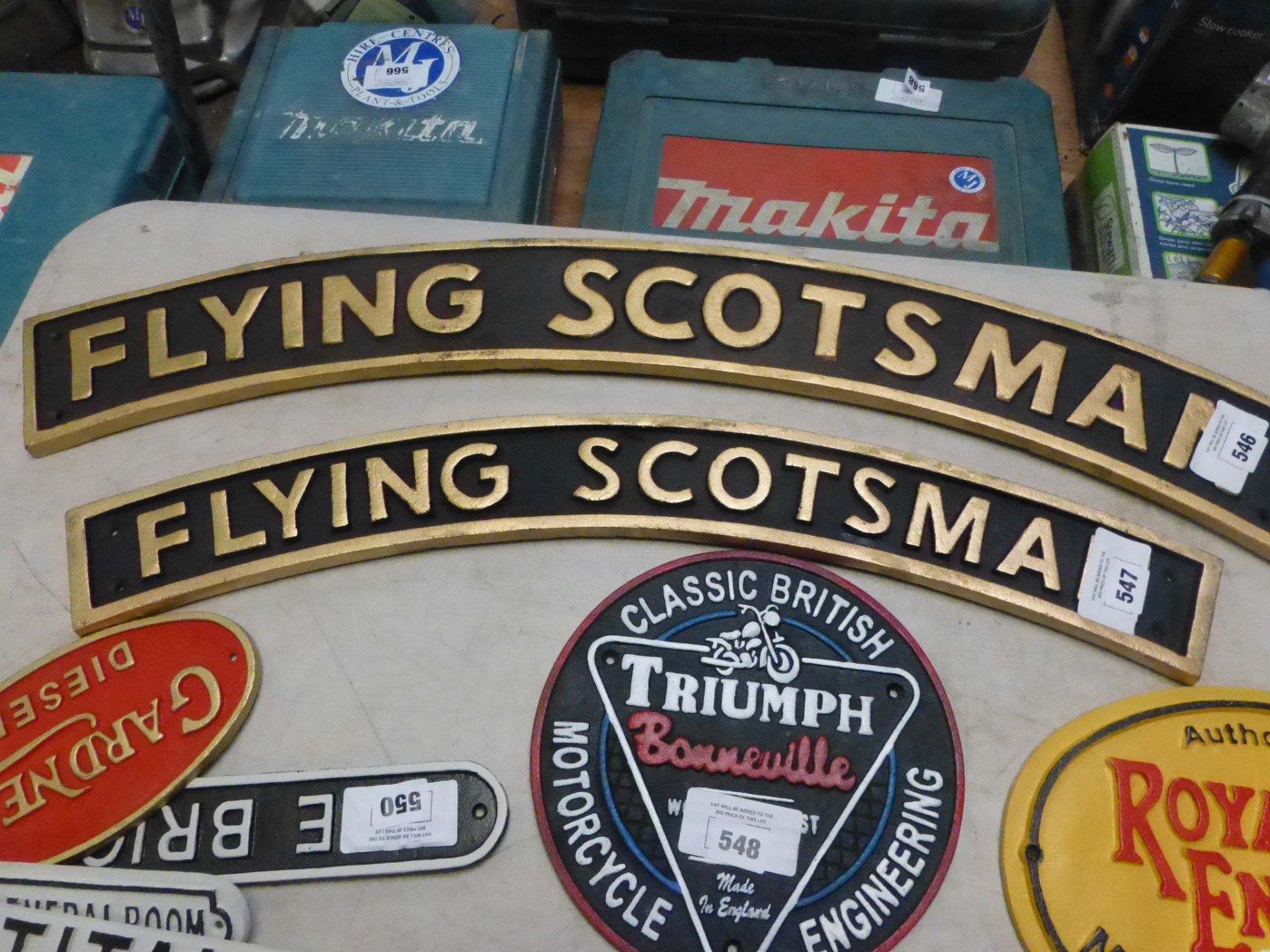Small Flying Scotsman cast sign (111)
