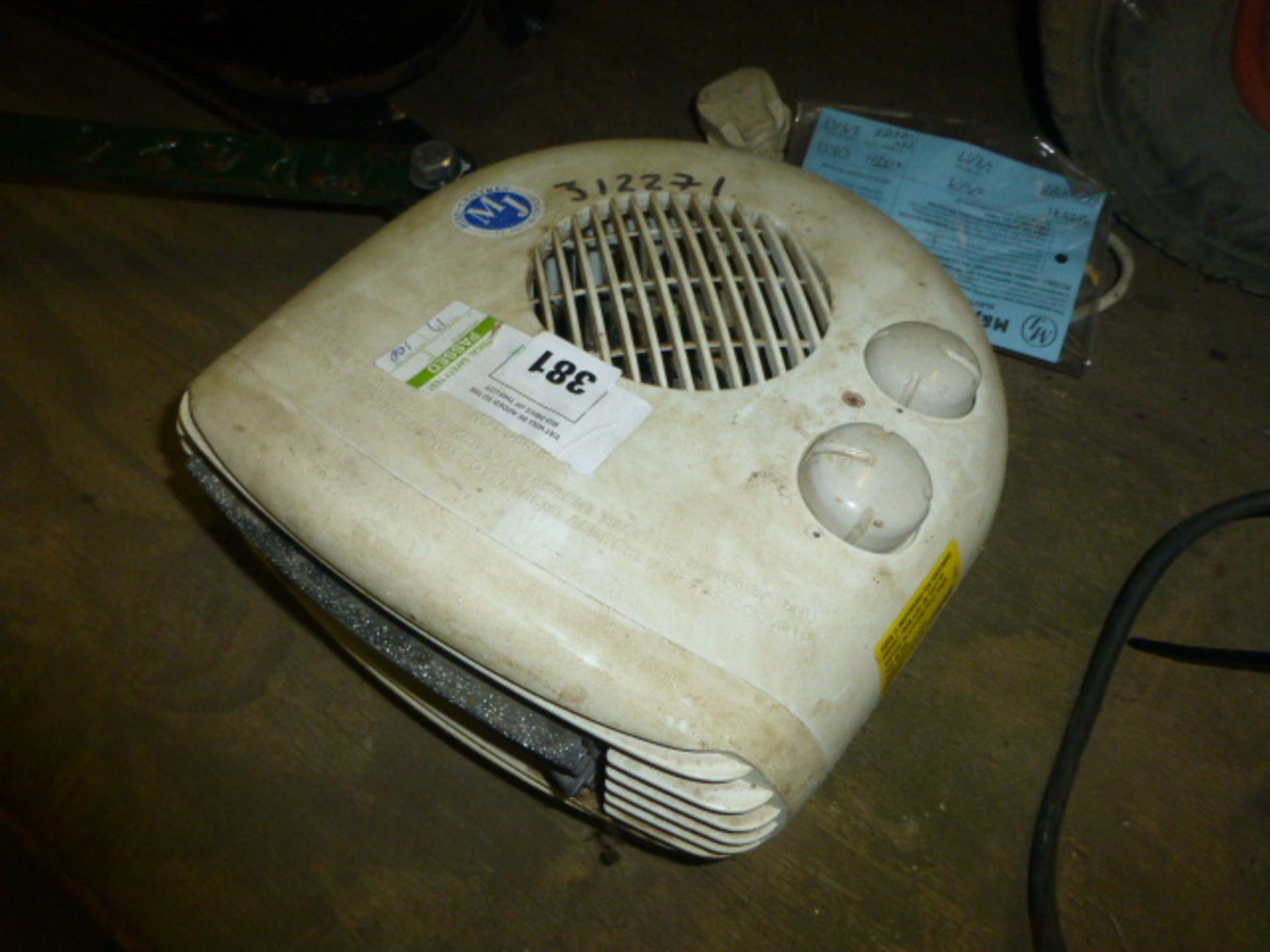 (100) (289) Small fan heater 240V (312271)