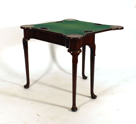 A George II and later mahogany tilt-top games table on cabriole legs and pad feet, w. - Image 3 of 3