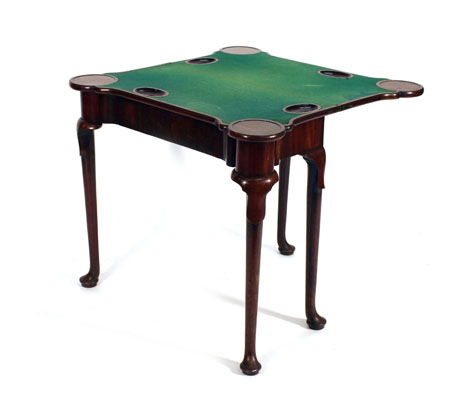 A George II and later mahogany tilt-top games table on cabriole legs and pad feet, w. - Image 2 of 3