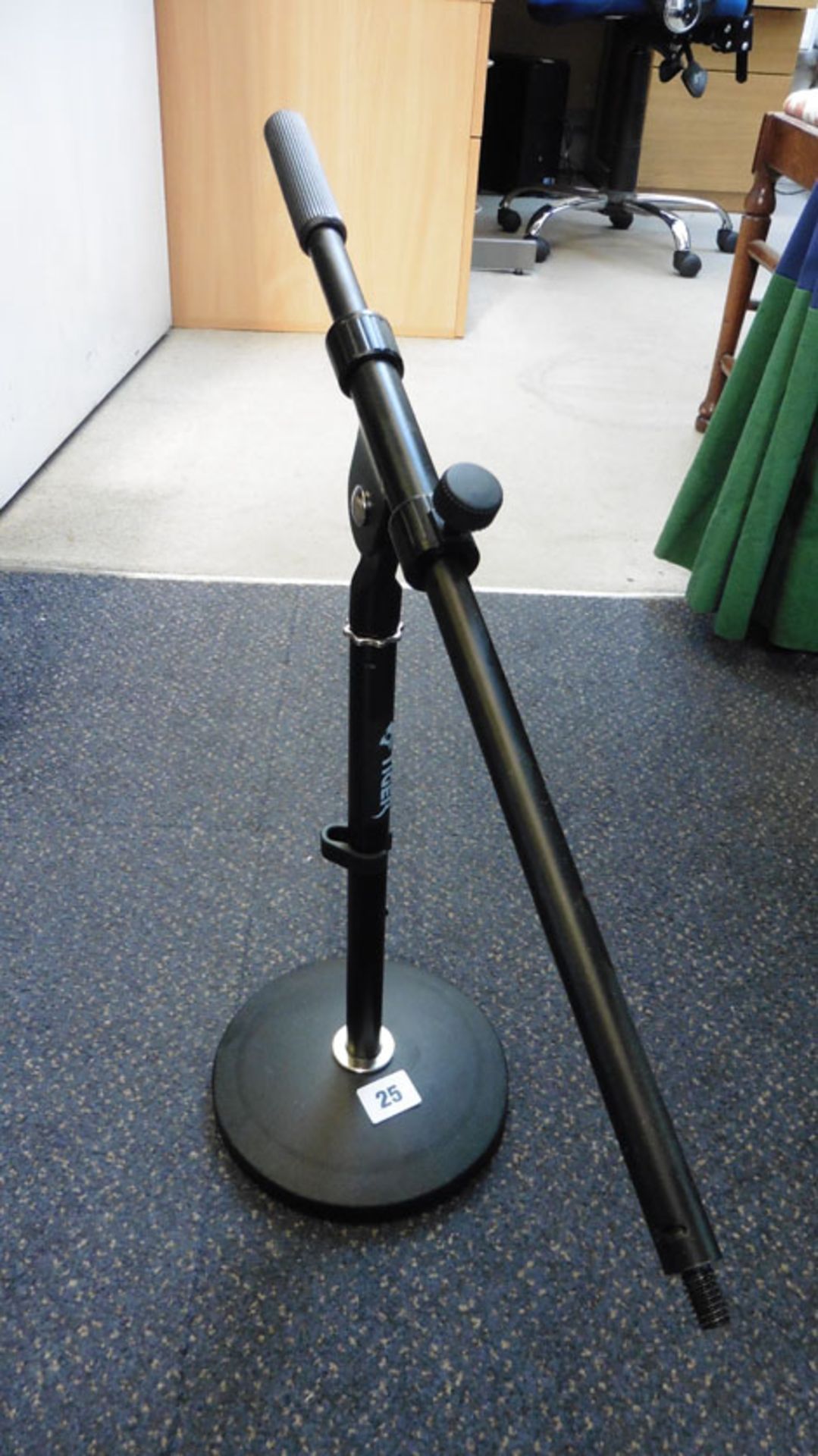 Tiger mic stand *VAT will not be added to the hammer price of this lot*