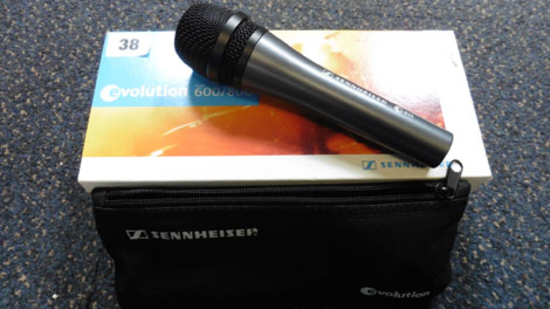 Sennheiser E835 microphone, case and box *VAT will not be added to the hammer price of this lot*