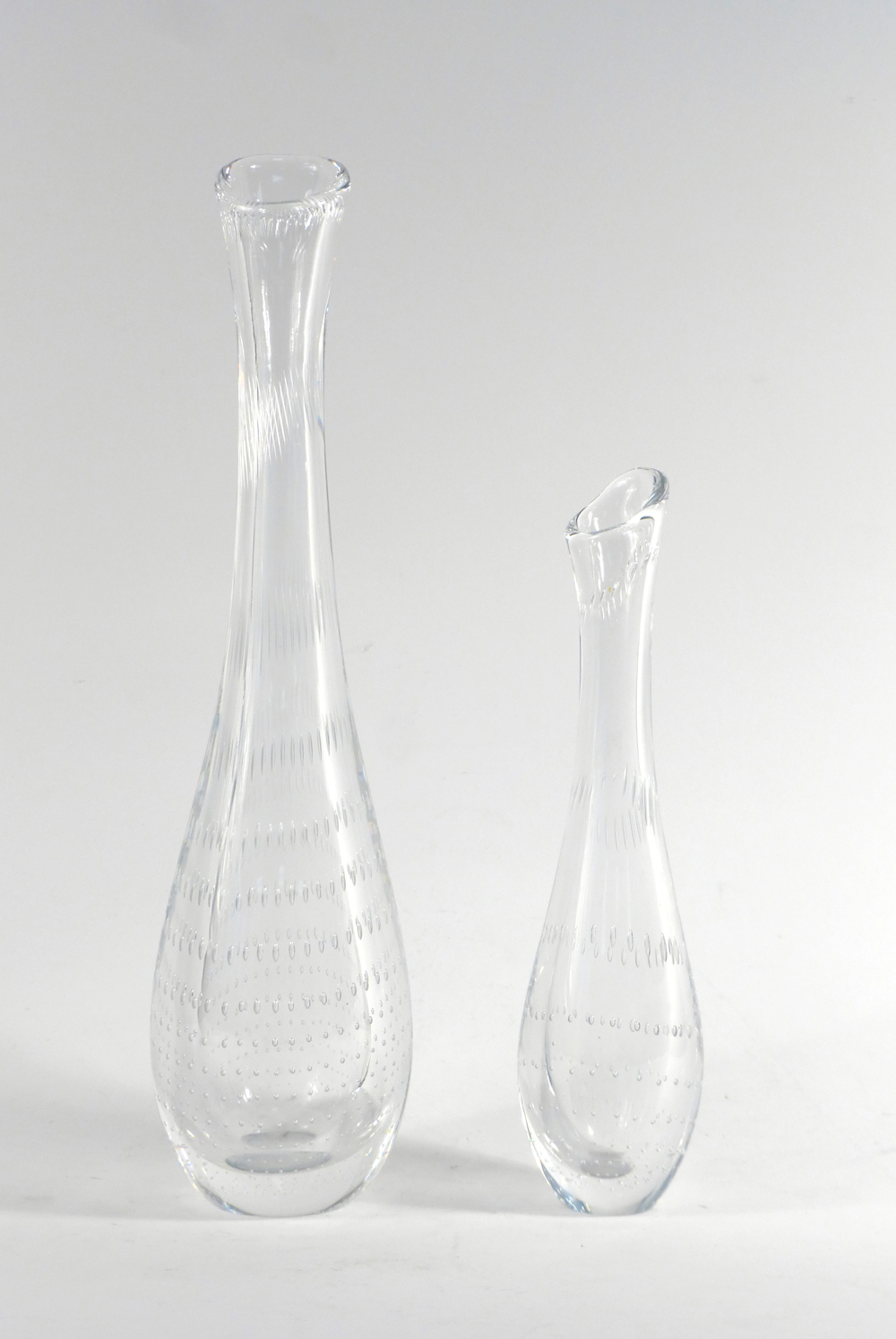 Vicke Lindstrand for Kosta Boda, a graduated pair of controlled bubble vases, LH13?1, max. h. - Image 2 of 2