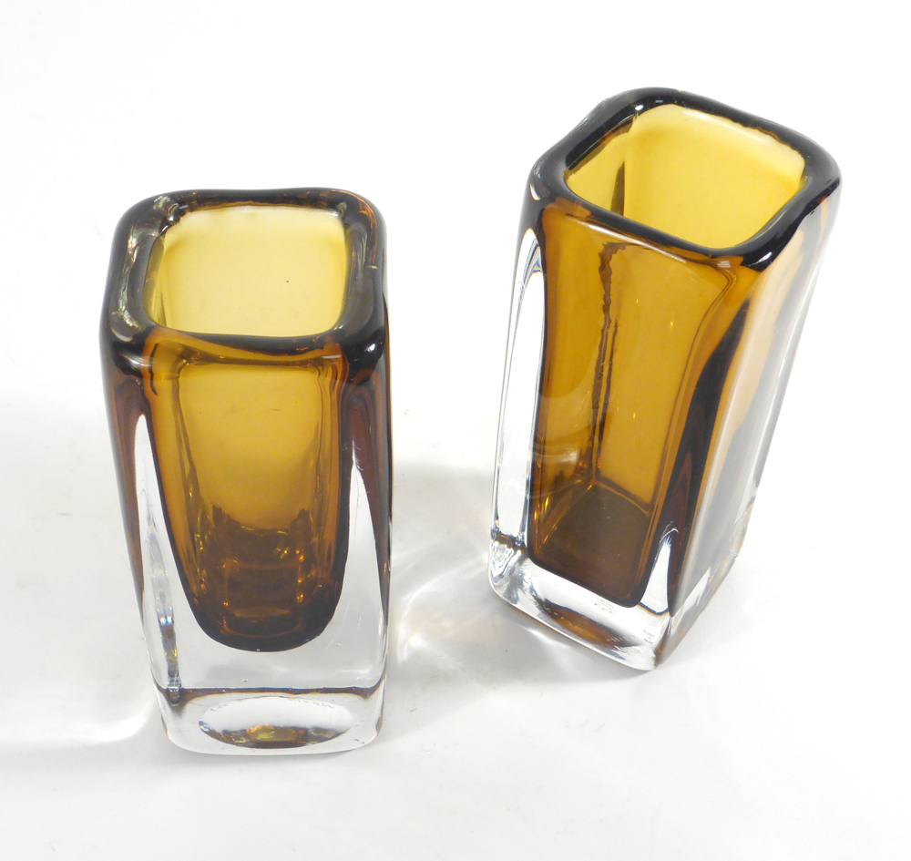 Vicke Lindstrand for Kosta Boda, two 'Sommerso' brown vases, LH1897, max. h. - Image 5 of 6