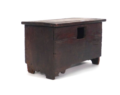 A 17th century oak hutch, the lid with chamfered moulding, lock removed, l.