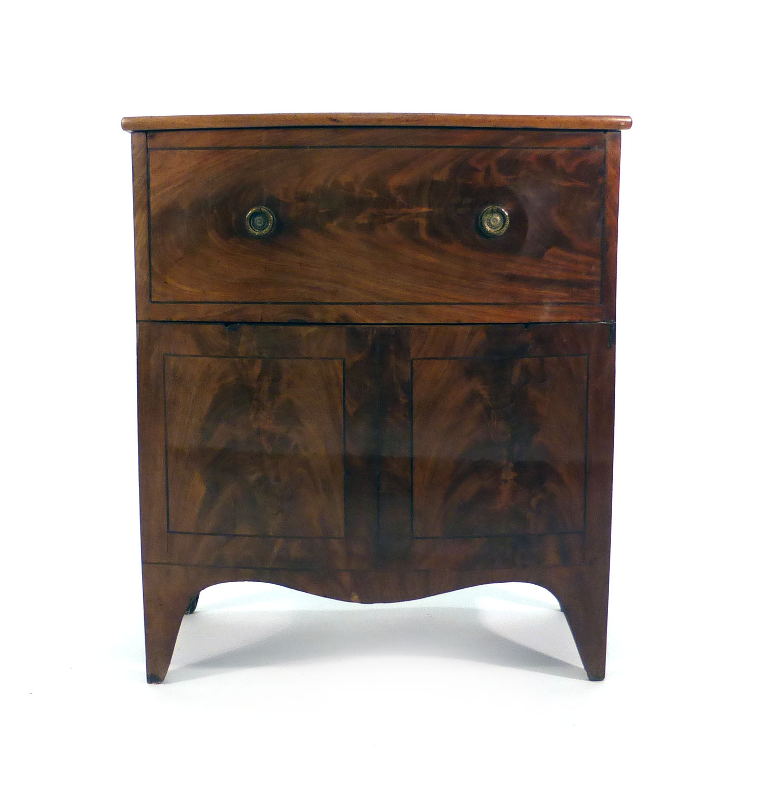 A George III mahogany, strung and bow fronted commode on bracket feet, w. - Image 2 of 2