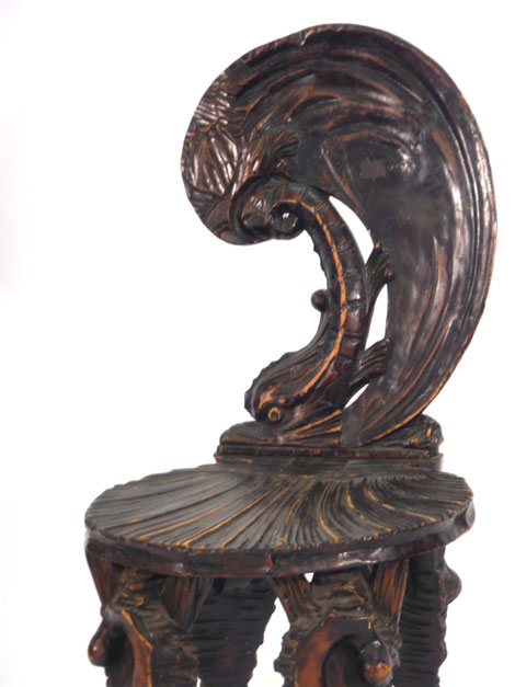 An early 20th century Venetian carved beech 'Grotto' hall chair CONDITION REPORT: - Image 2 of 2