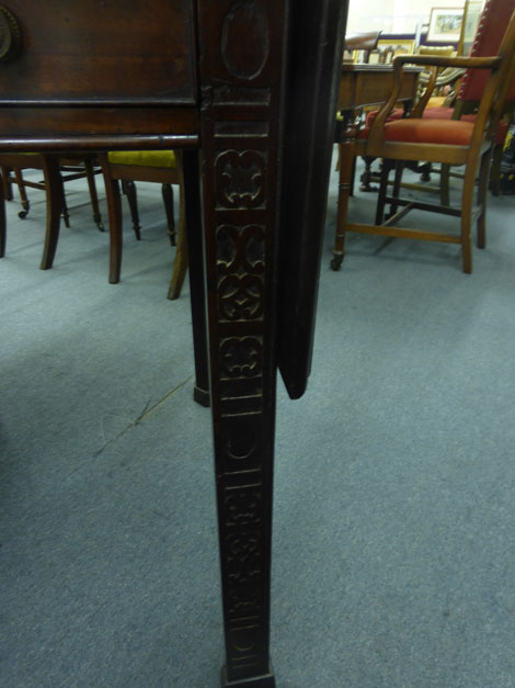 An early 19th century mahogany drop-leaf breakfast table with a single frieze drawer on canted legs, - Image 6 of 6