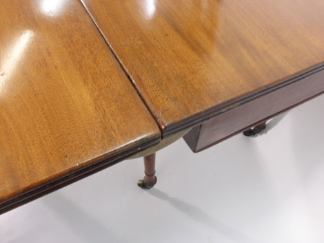 A William IV mahogany reeded dining table, the two D-ends joined by a central leaf, - Image 9 of 10