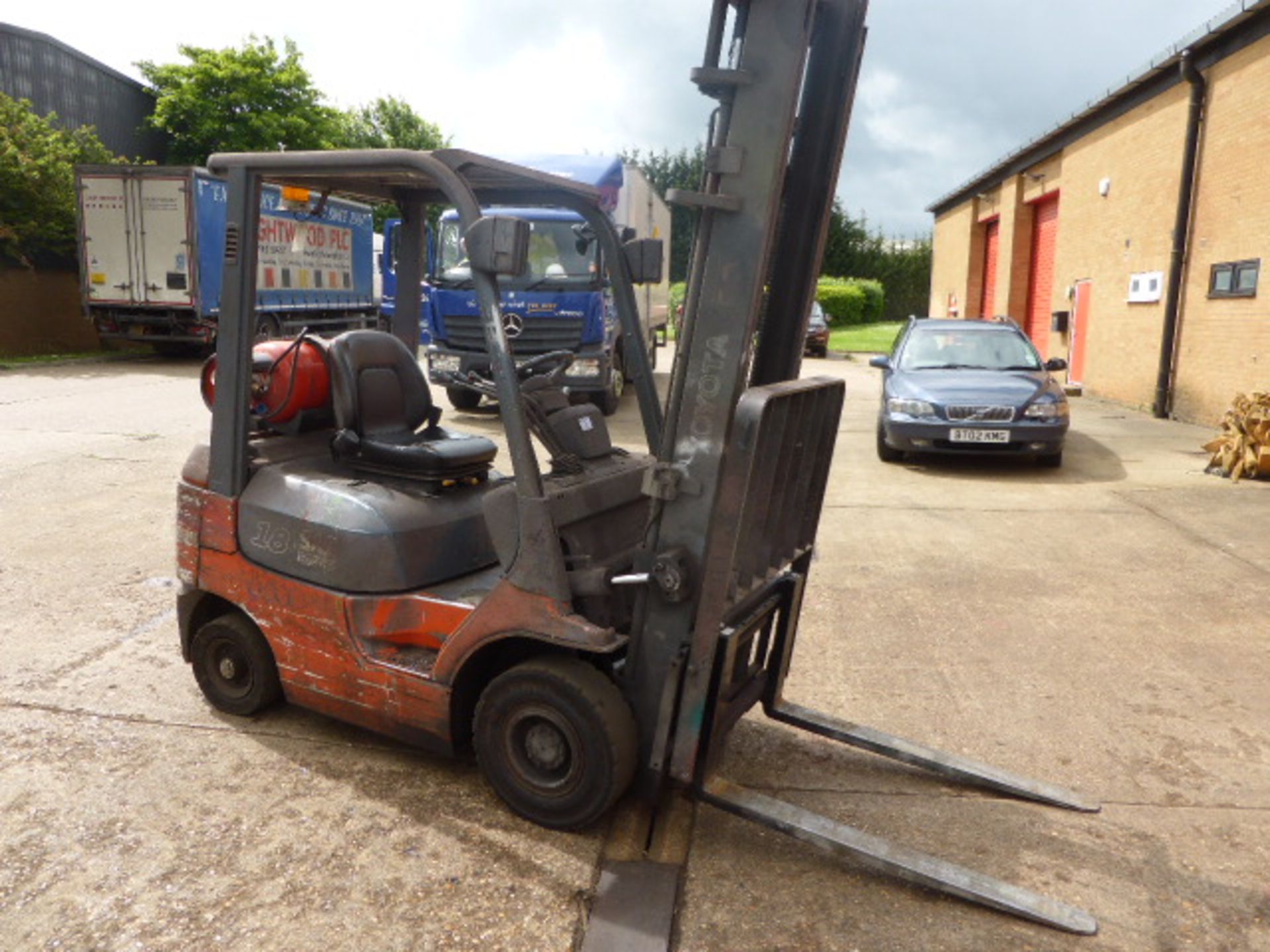 Toyota SAS18 LPG counterbalance forklift truck with duplex mast and sideshift. Year 2004 Capacity - Image 3 of 13