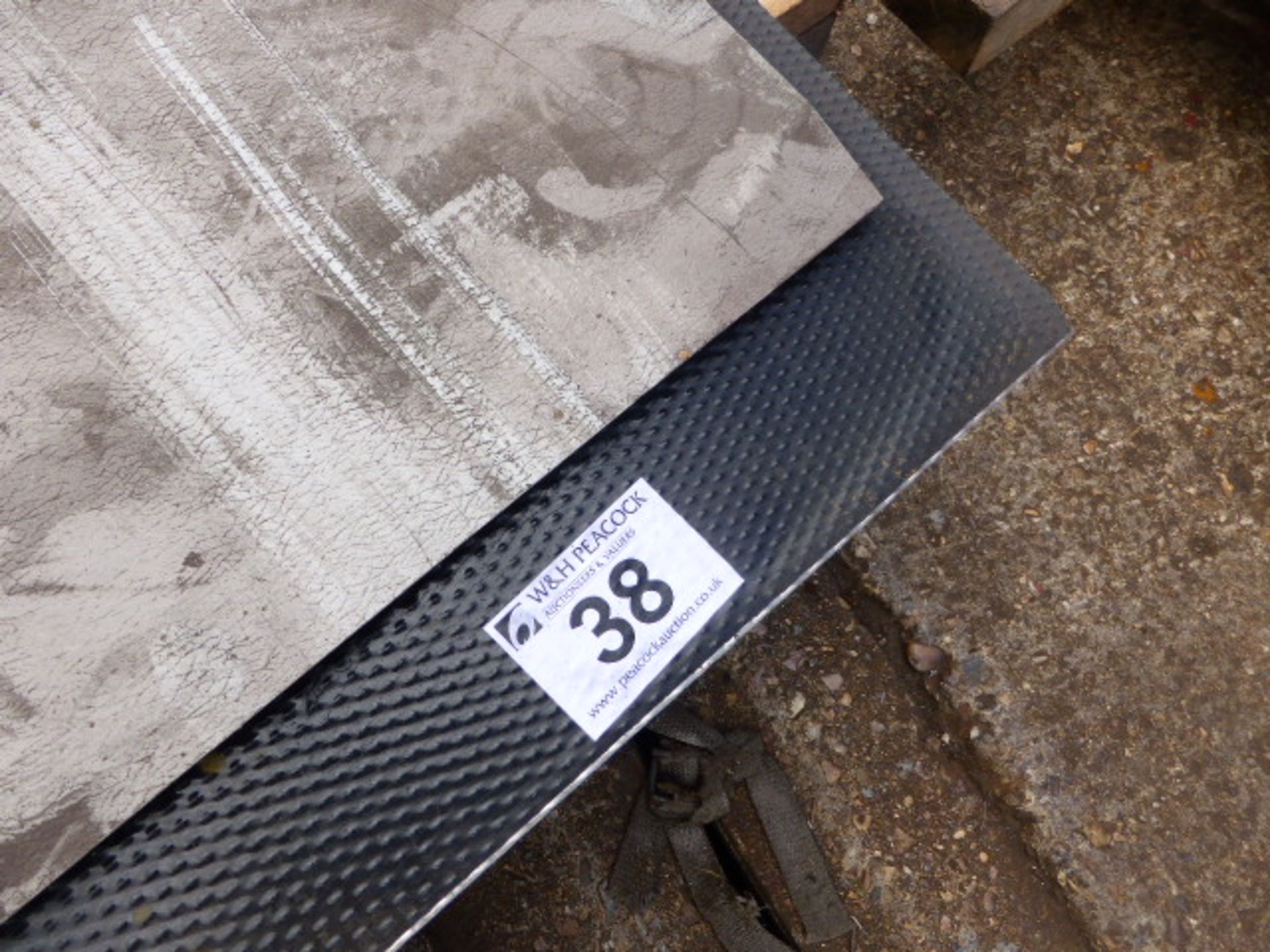Qty of assorted sheet metal material, various thicknesses, qty of weld mesh etc - Image 7 of 10