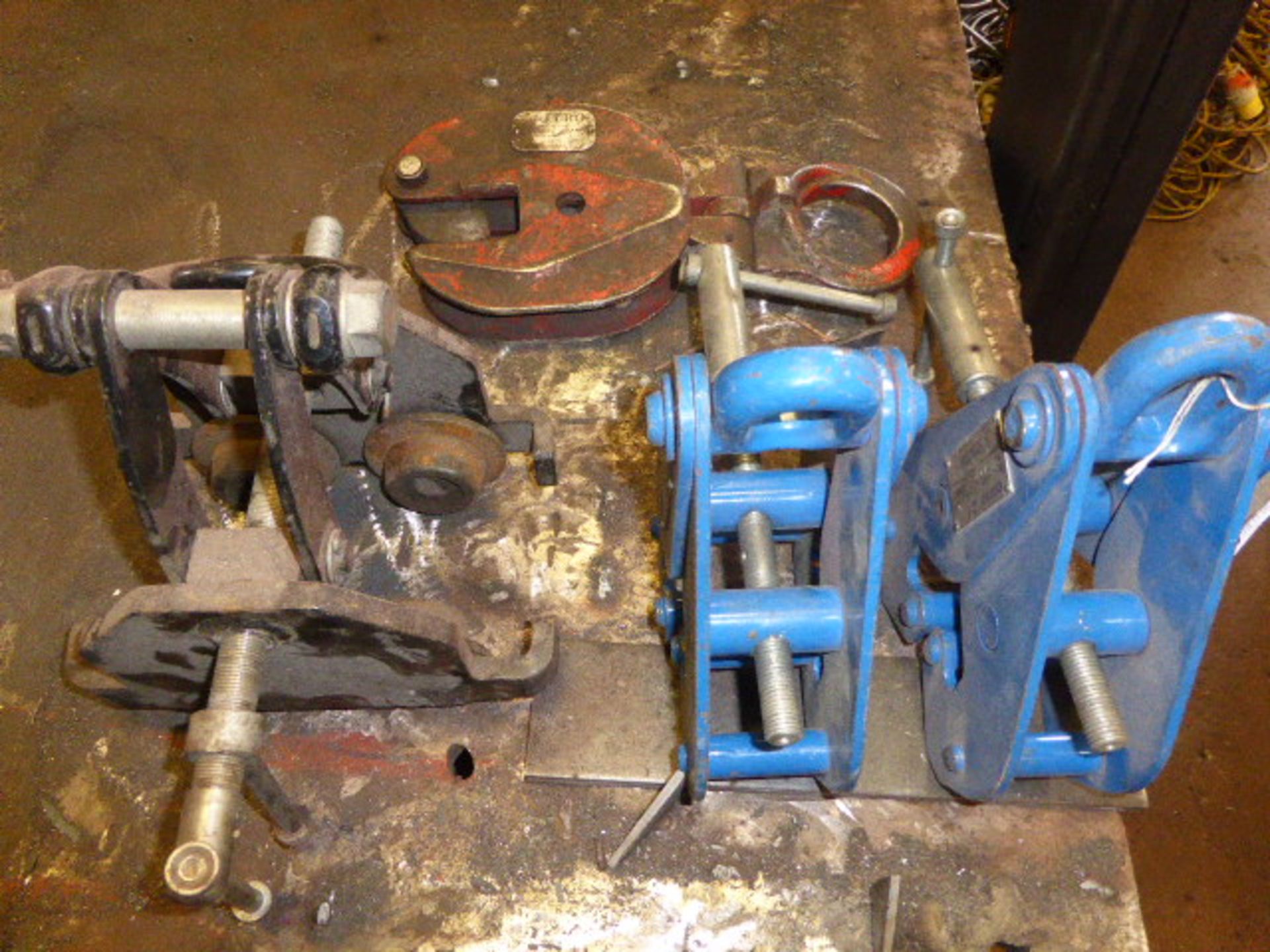 Pair of Corso 2 tonne lifting clamps, Euro plate lifting clamp and a traveller - Image 2 of 2