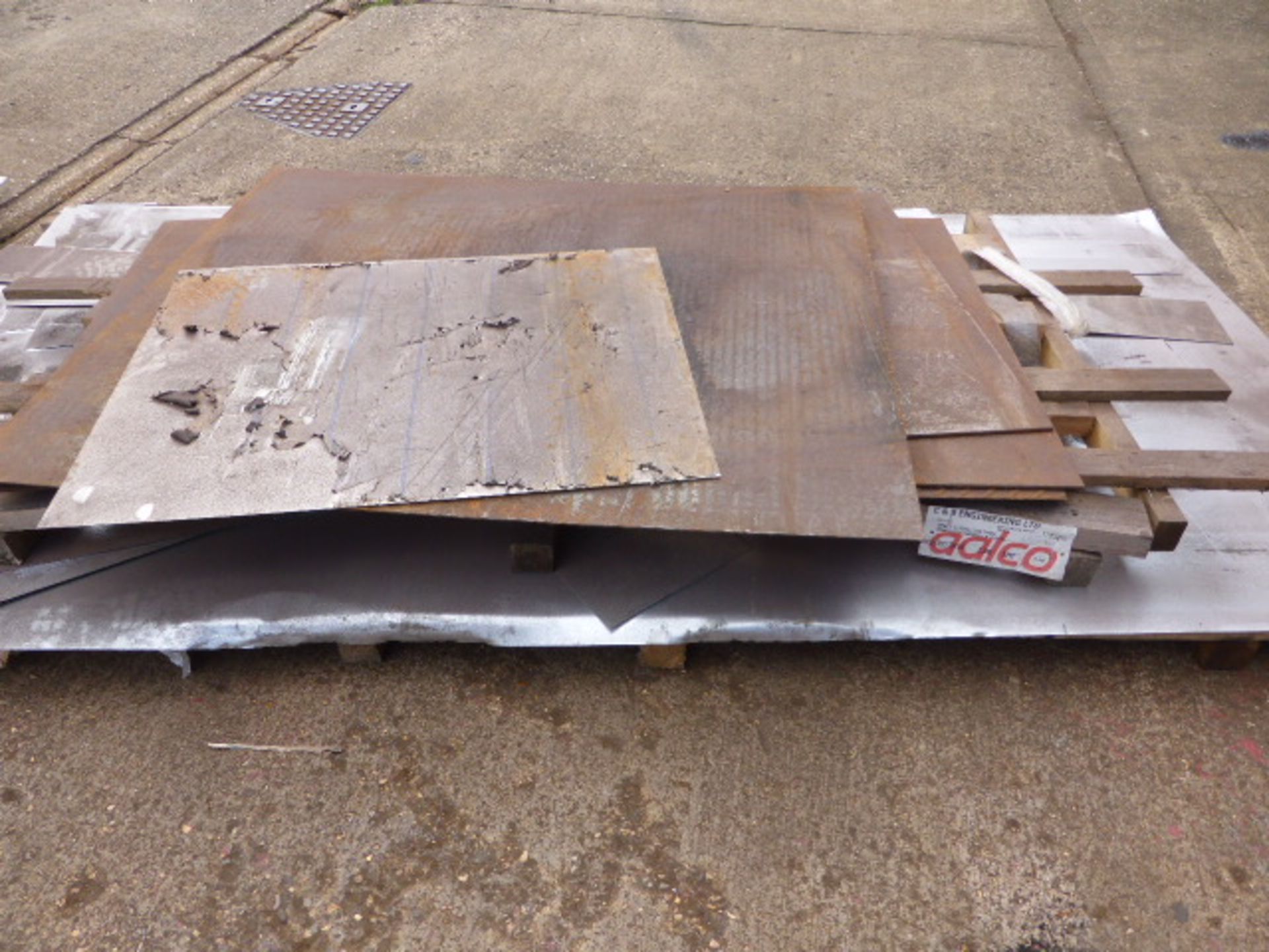 Qty of assorted sheet metal material, various thicknesses, qty of weld mesh etc - Image 3 of 10