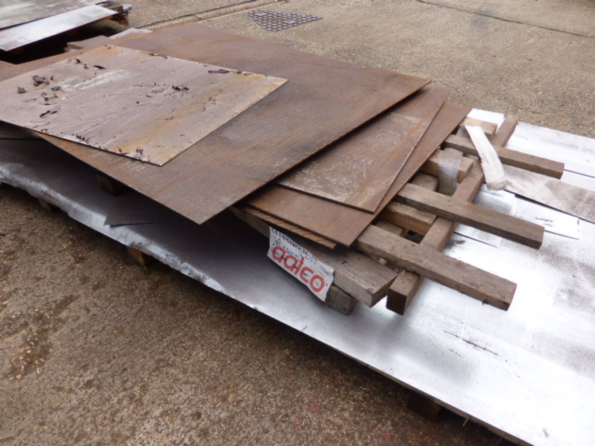 Qty of assorted sheet metal material, various thicknesses, qty of weld mesh etc - Image 4 of 10