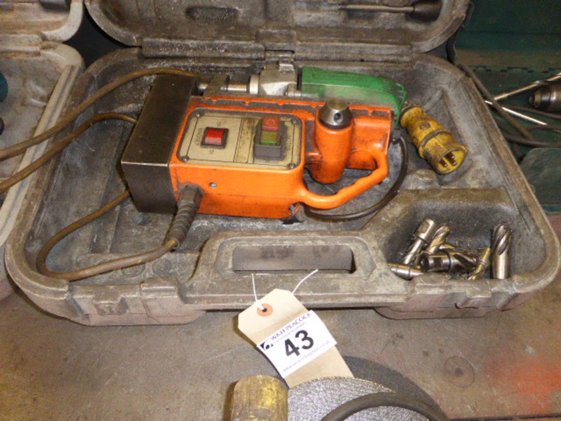 Magtron 110 volt magnetic broach with Hitachi drill, case and accessories