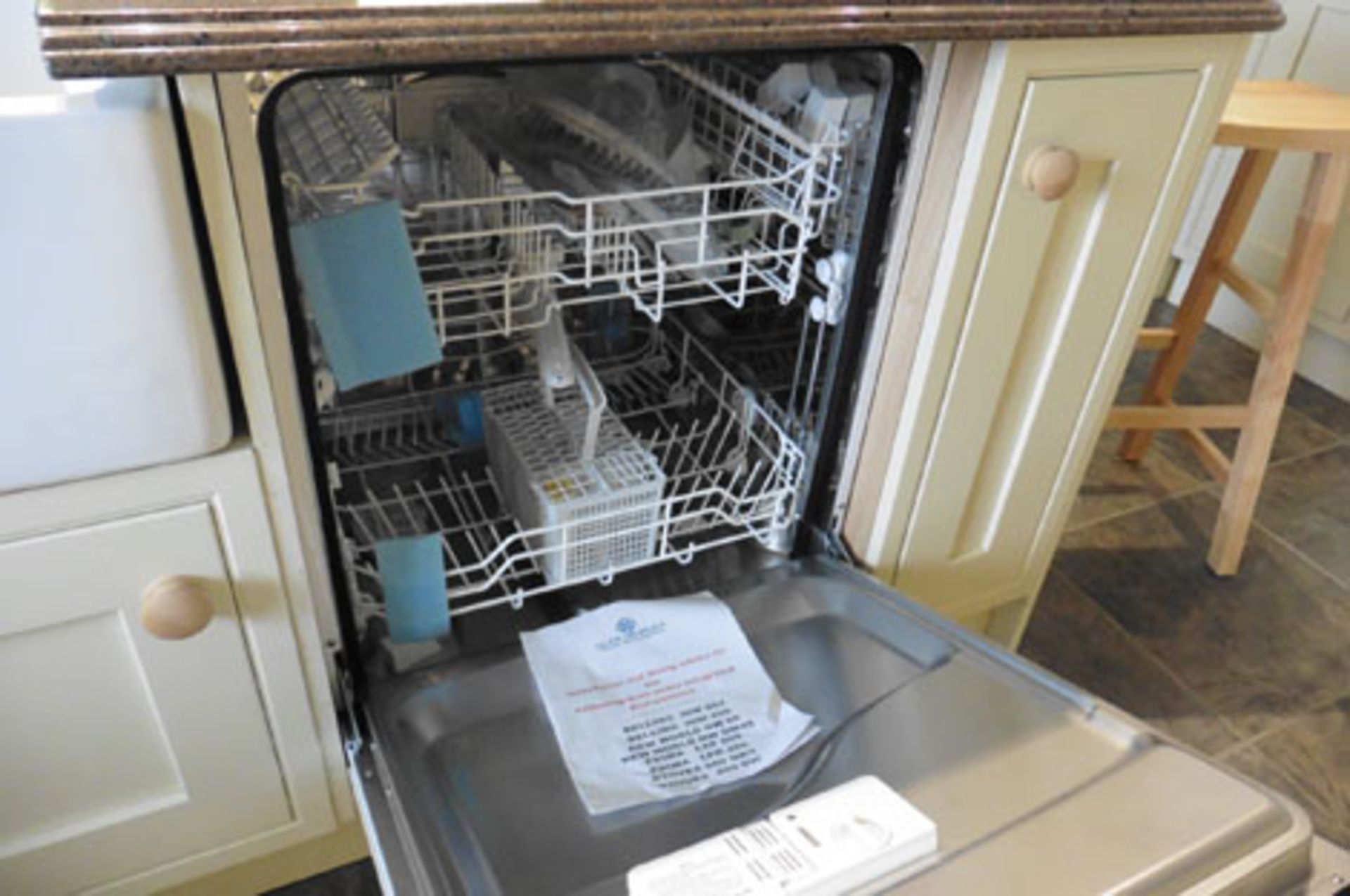 Newworld electric dish washer (excluding kitchen door front) Model: DW60