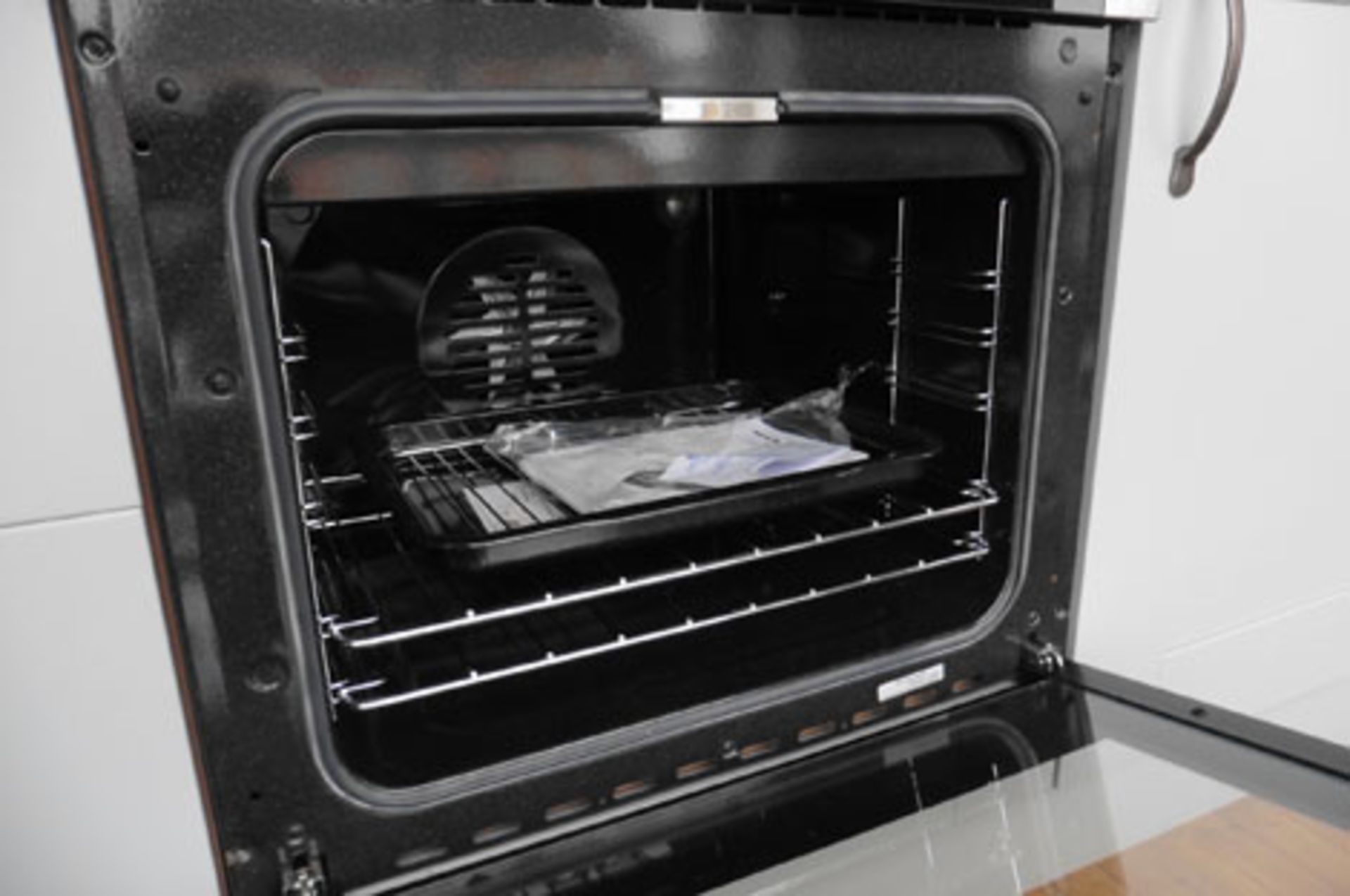 Belling stainless steel and black single electric fan assisted oven Model: BL60F Stainless - Image 2 of 3