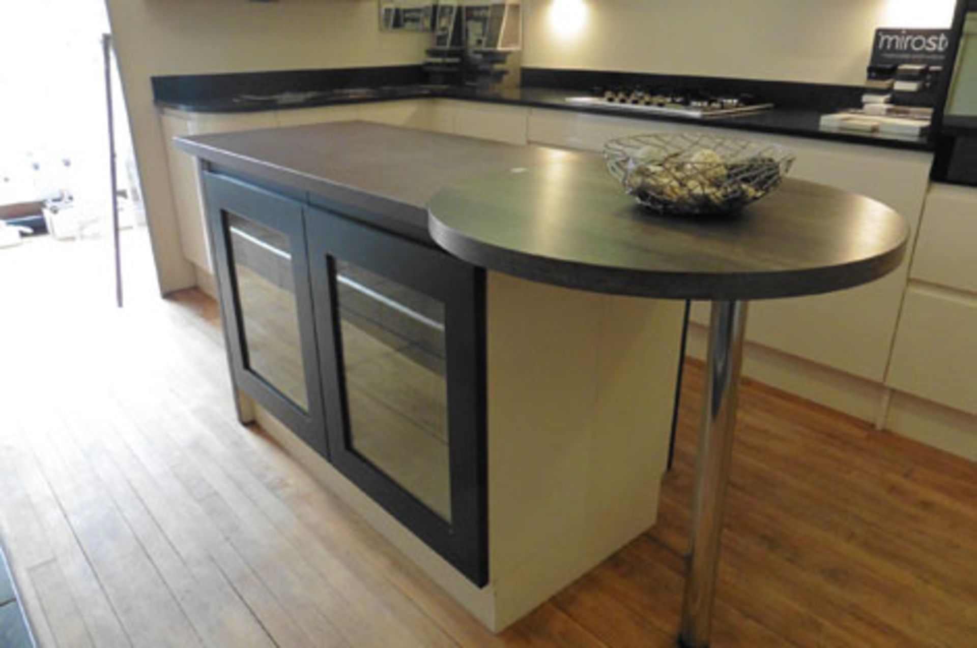 Matt dark grey island unit with pink quartz effect and wood work top breakfast bar and some glazed - Image 2 of 4