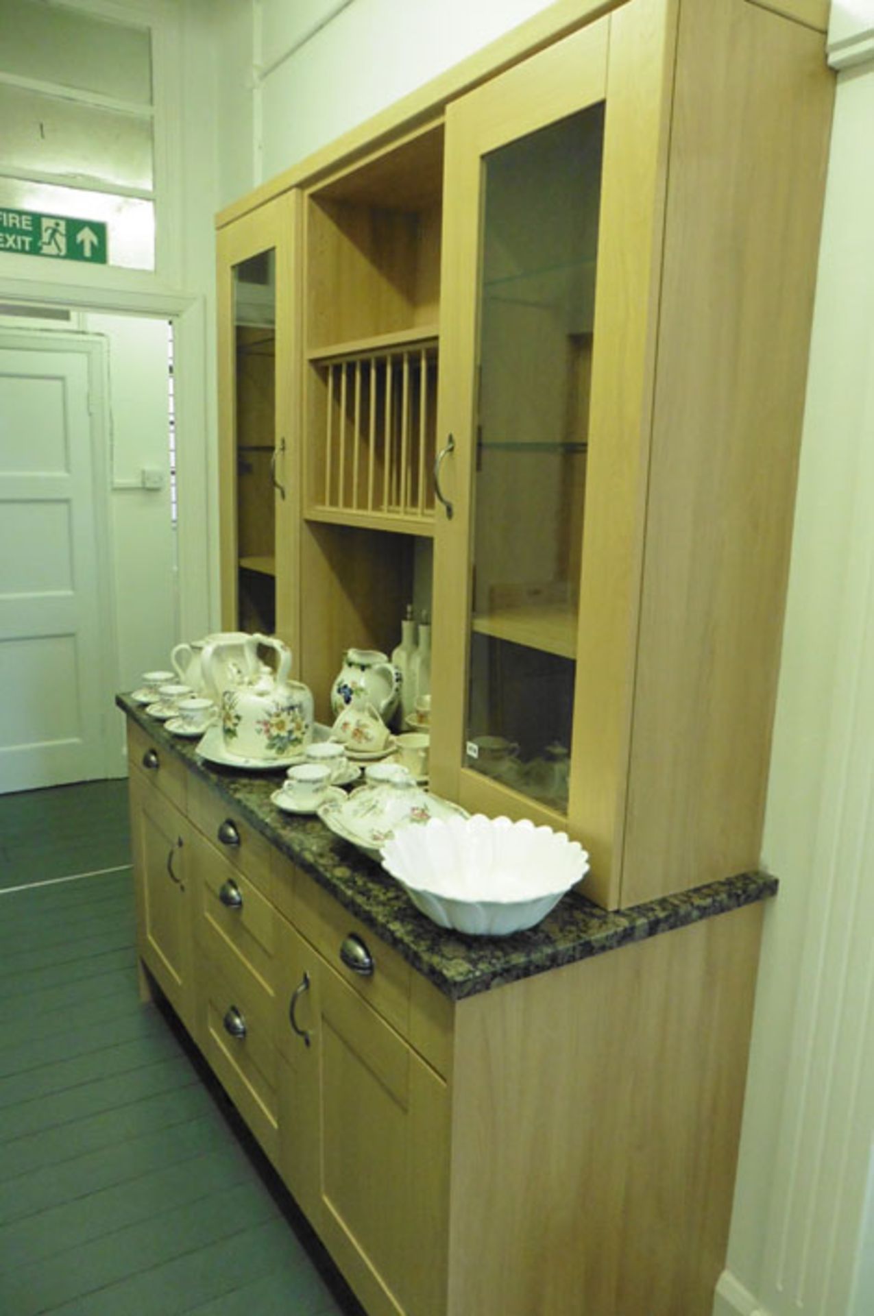 Oak shaker-style kitchen display with a quartz worktop and soft-closer drawers, width approximately: