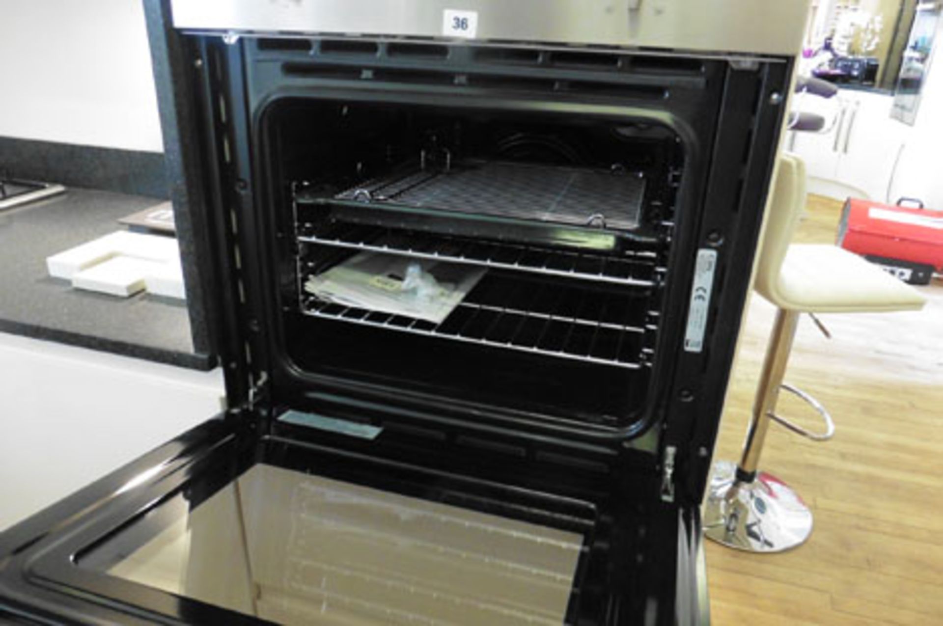 CDA electric fan assisted built in single oven Type: SC210SS - Image 2 of 4