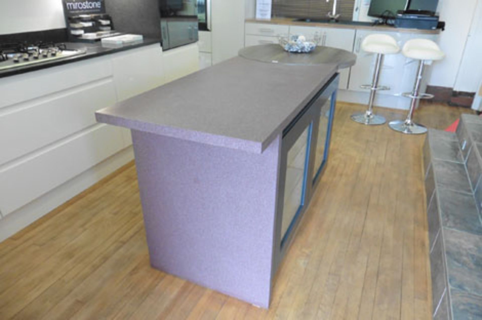 Matt dark grey island unit with pink quartz effect and wood work top breakfast bar and some glazed - Image 4 of 4