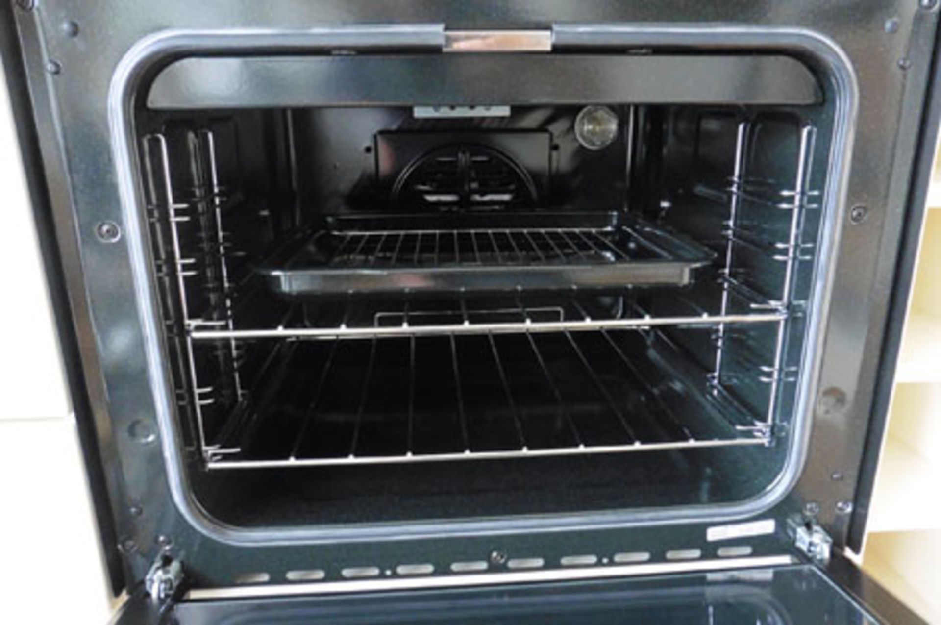 Newworld stainless steel built in fan assisted electric oven Model: NW601FP - Image 3 of 3