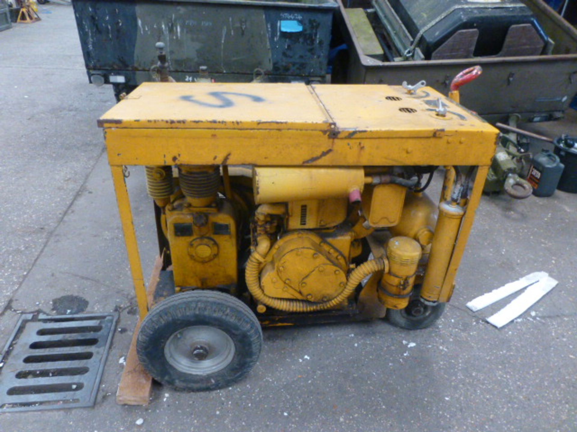 Mobile airfield ground equipment aircraft servicing air compressor with single cylinder pertrol